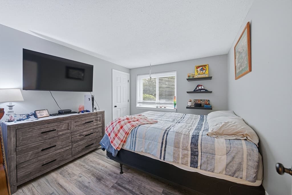 Condominium at 129 Quaker Hwy # 3, Uxbridge MA 01569, Uxbridge, photo 15 of 27
