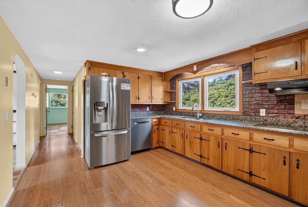 Single Family Residence at 17 Chapel Street, Gardner MA 01440, Gardner, photo 12 of 41