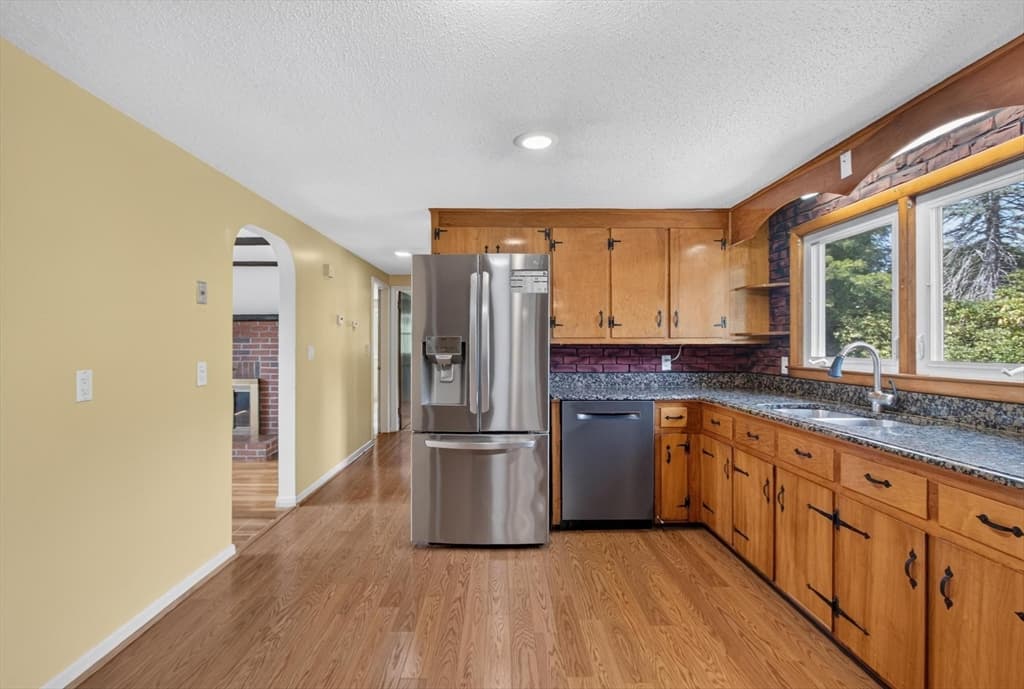 Single Family Residence at 17 Chapel Street, Gardner MA 01440, Gardner, photo 11 of 41
