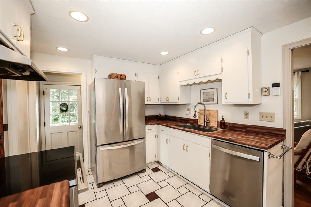 Single Family Residence at 449 Buck St, Pembroke NH 03275, Pembroke, photo 13 of 21
