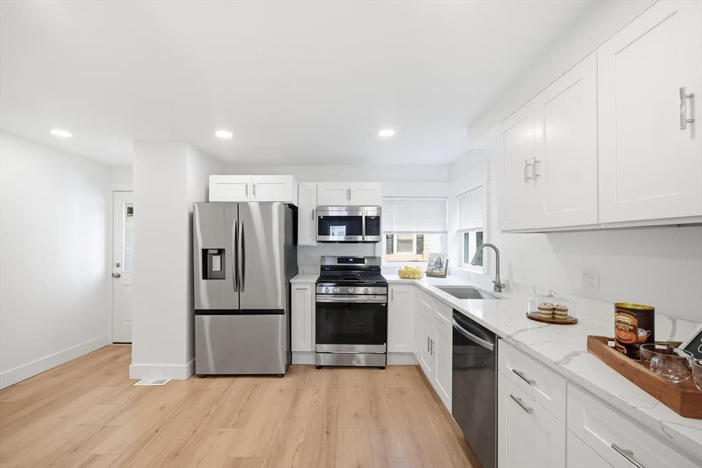 Single Family Residence at 21 Chestnut St, Woburn MA 01801, Woburn, photo 14 of 40