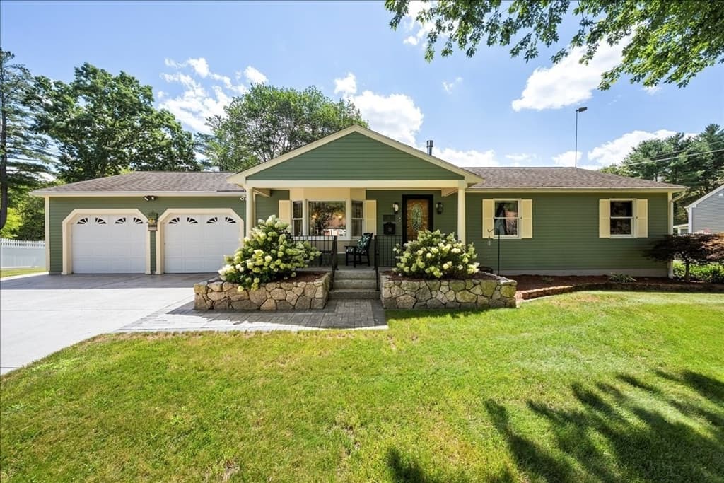 131 Pine Grove Ave, Bellingham MA 02019