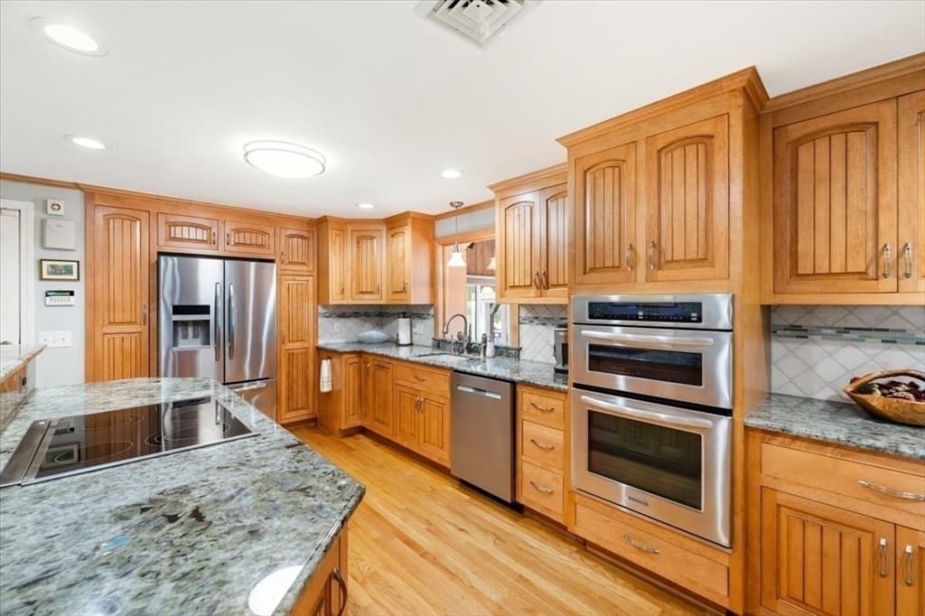 Single Family Residence at 131 Pine Grove Ave, Bellingham MA 02019, Bellingham, photo 5 of 42