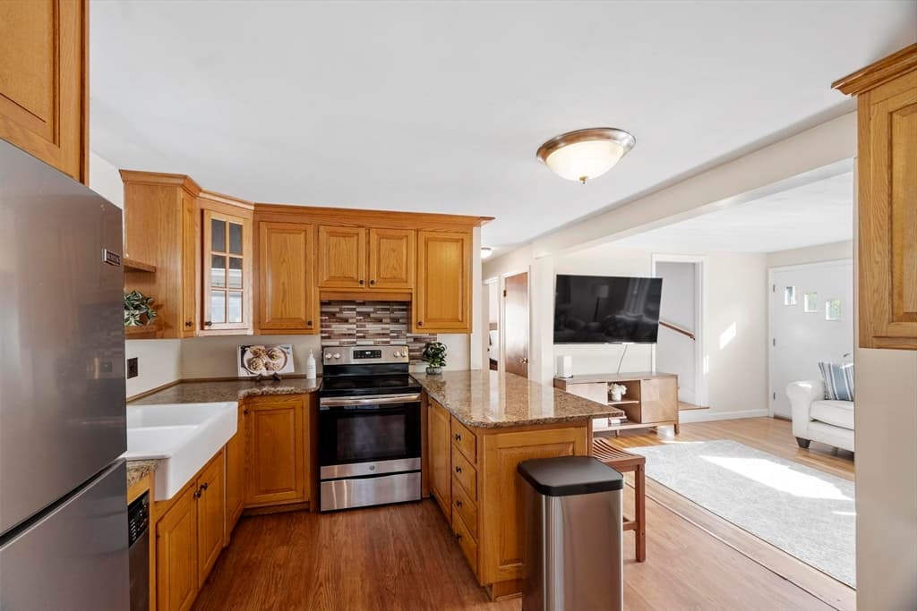 Single Family Residence at 214 Brigham Hill Rd, Grafton MA 01536, Grafton, photo 3 of 42