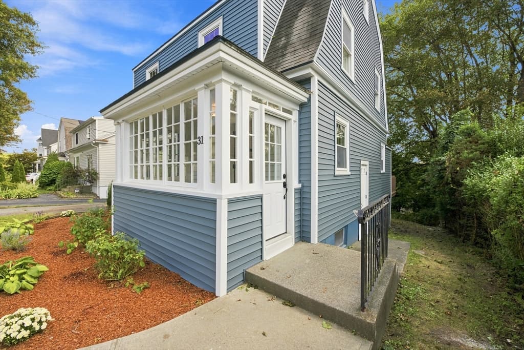 Single Family Residence at 31 Barnard Rd, Worcester MA 01605, Worcester, photo 2 of 42