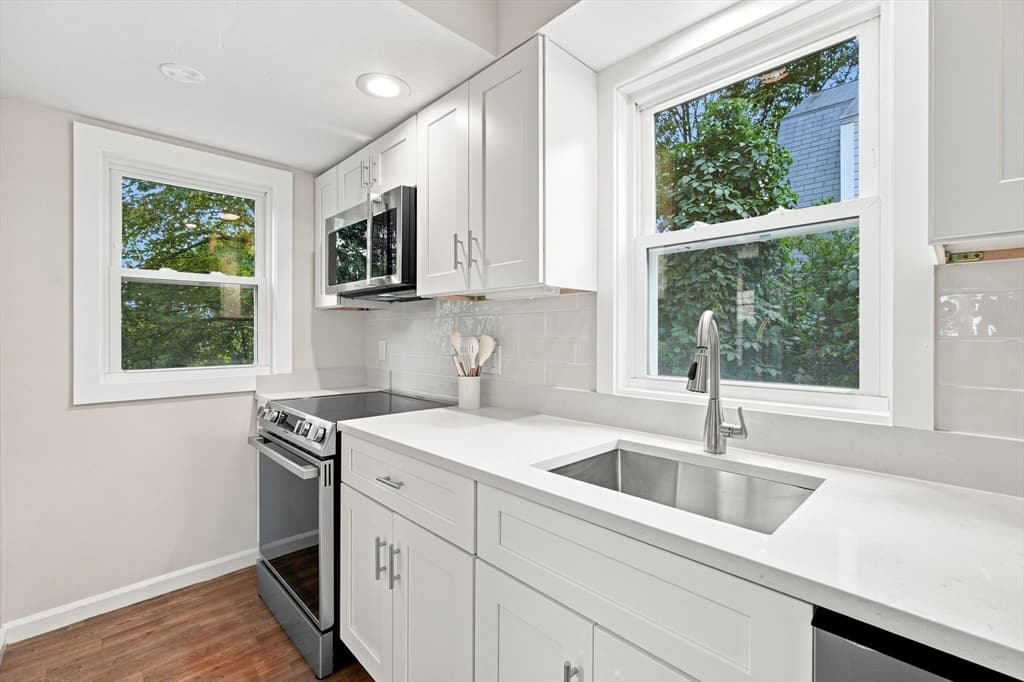 Single Family Residence at 31 Barnard Rd, Worcester MA 01605, Worcester, photo 11 of 42