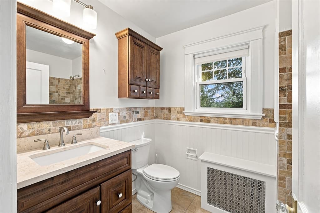 Single Family Residence at 31 Barnard Rd, Worcester MA 01605, Worcester, photo 19 of 42