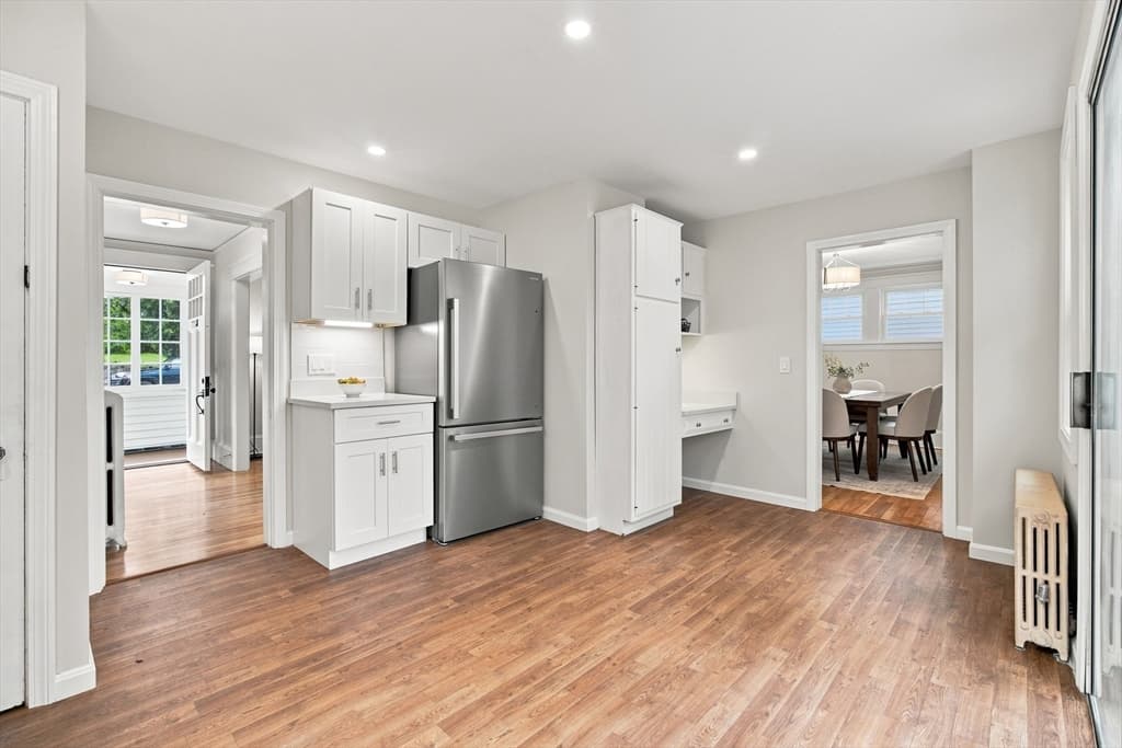 Single Family Residence at 31 Barnard Rd, Worcester MA 01605, Worcester, photo 8 of 42