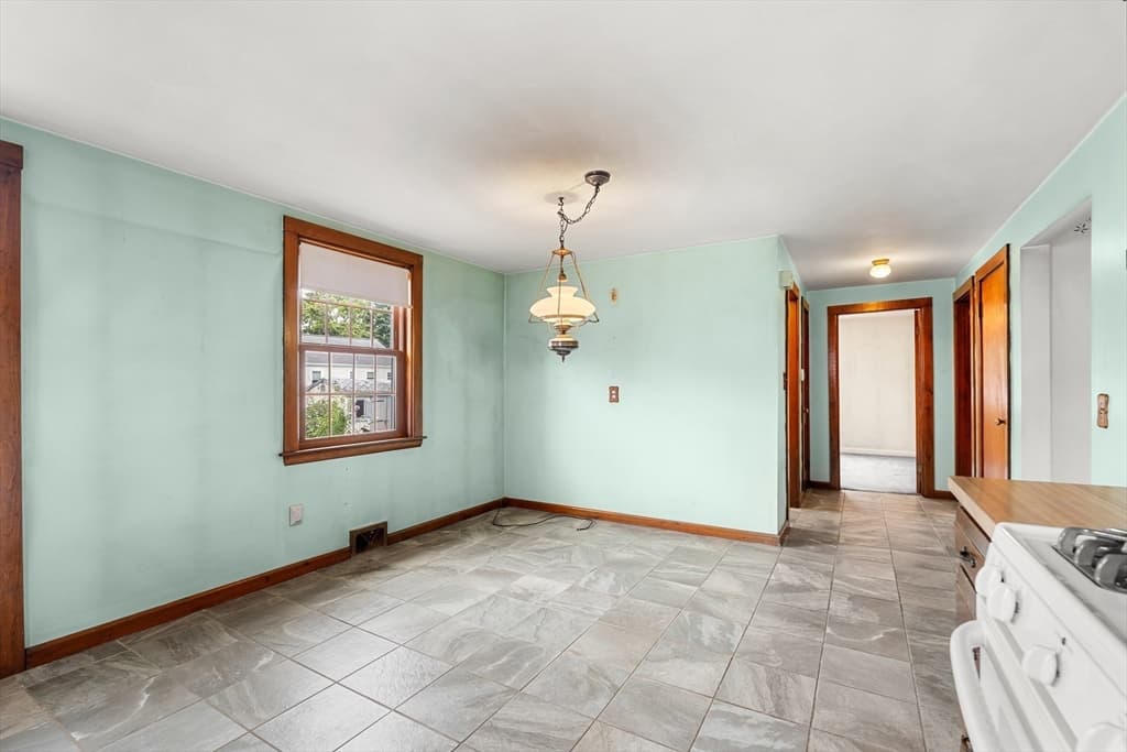 Single Family Residence at 18 Iverson Rd, Beverly MA 01915, Beverly, photo 12 of 31