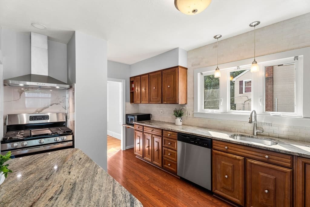 Single Family Residence at 21 Evelyn Pl, Quincy MA 02171, Quincy, photo 9 of 30