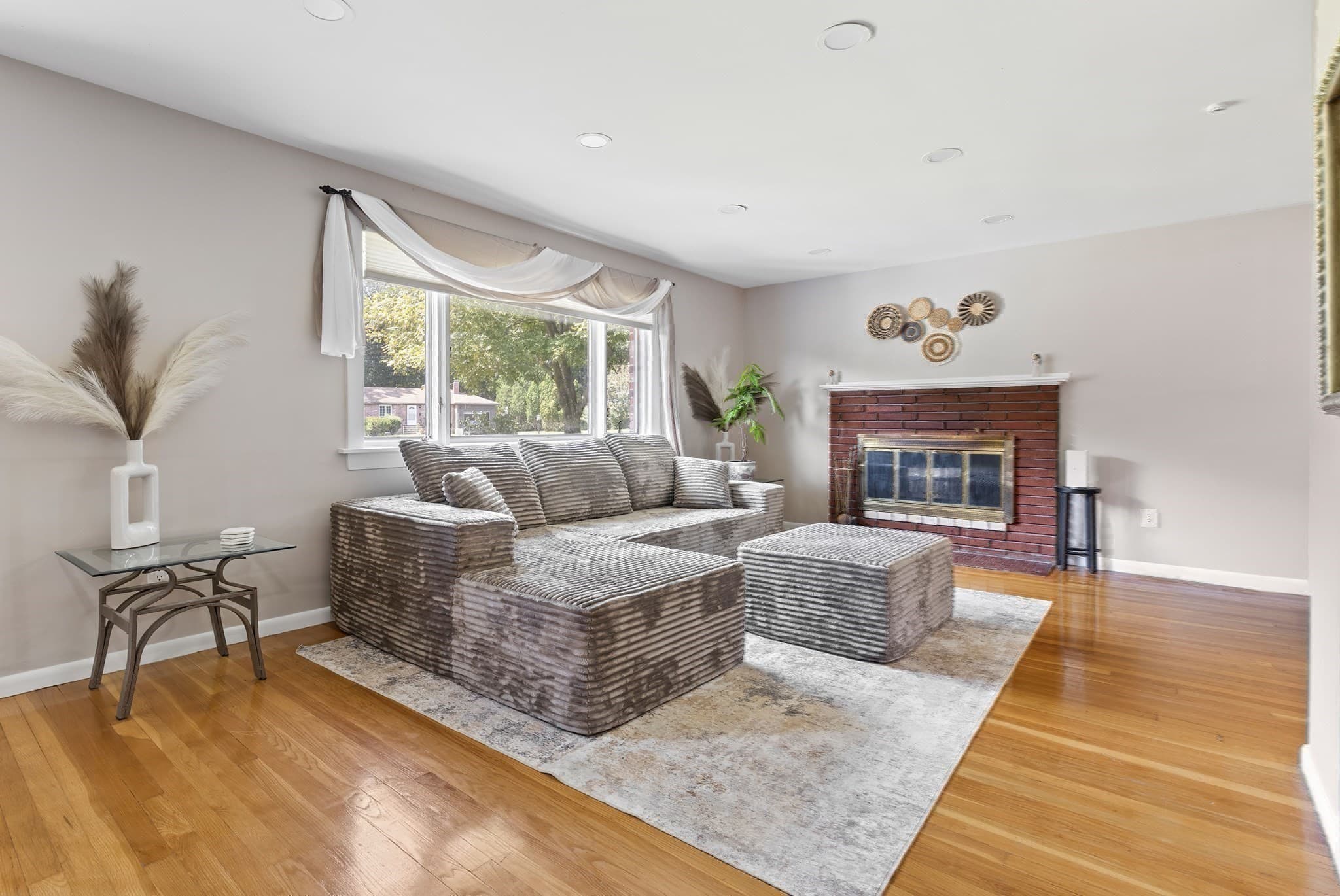 Single Family Residence at 27 Lyman Rd, Framingham MA 01701, Framingham, photo 4 of 28