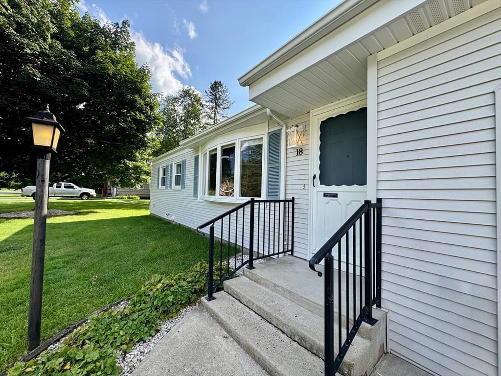 18 Cedar Oak Lane, Hampden MA 01036