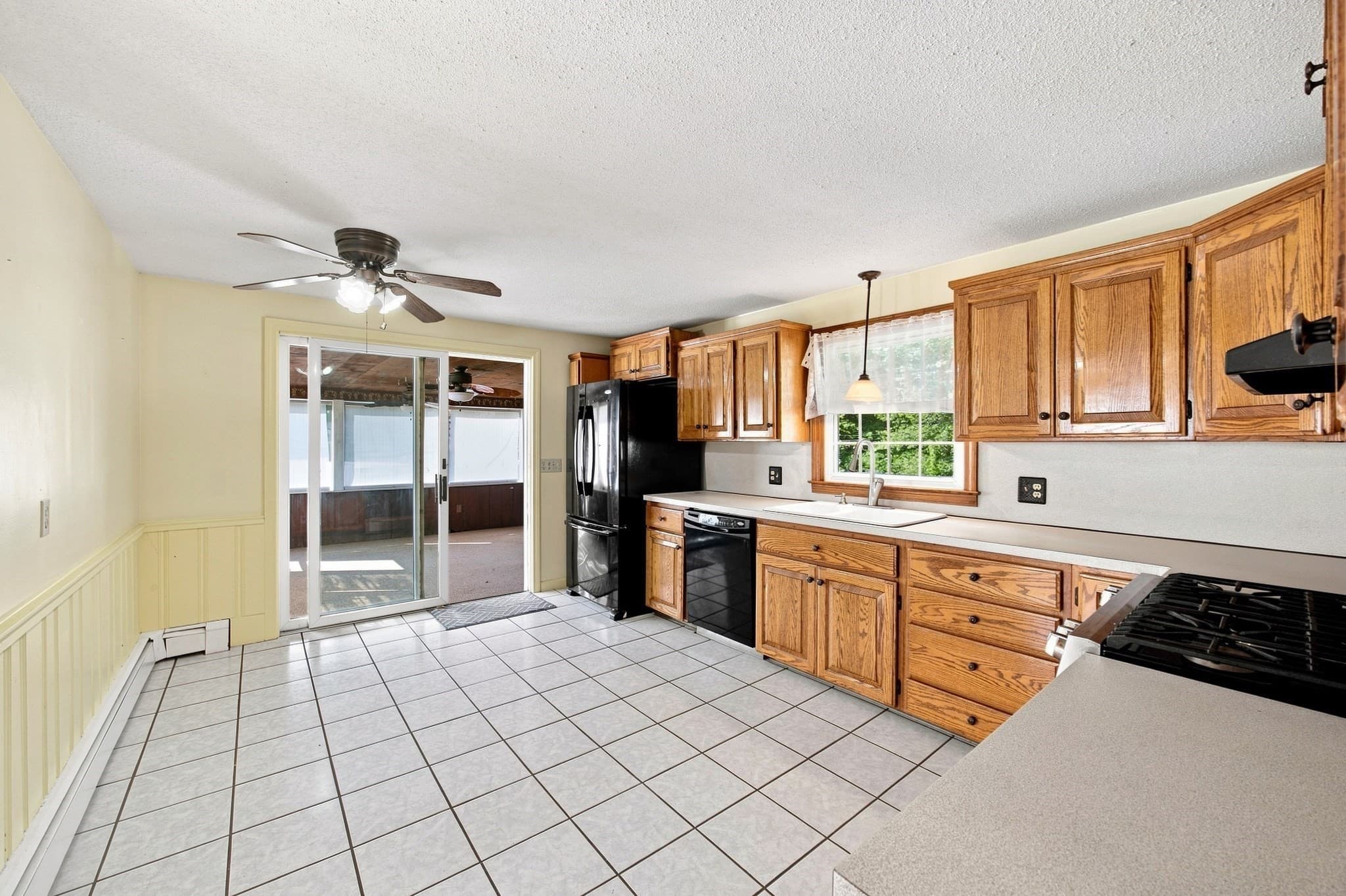 Single Family Residence at 28 River Park Dr, Hampden MA 01036, Hampden, photo 6 of 26