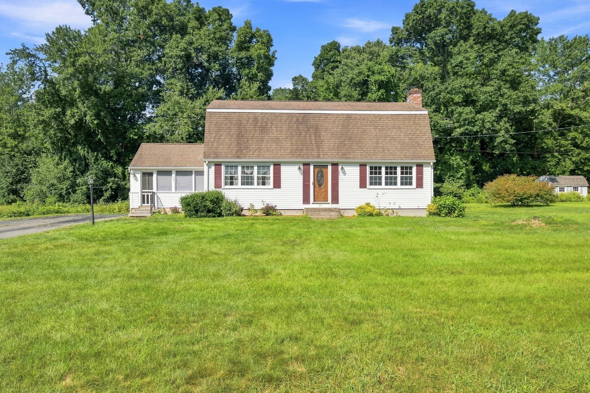 28 River Park Dr, Hampden MA 01036