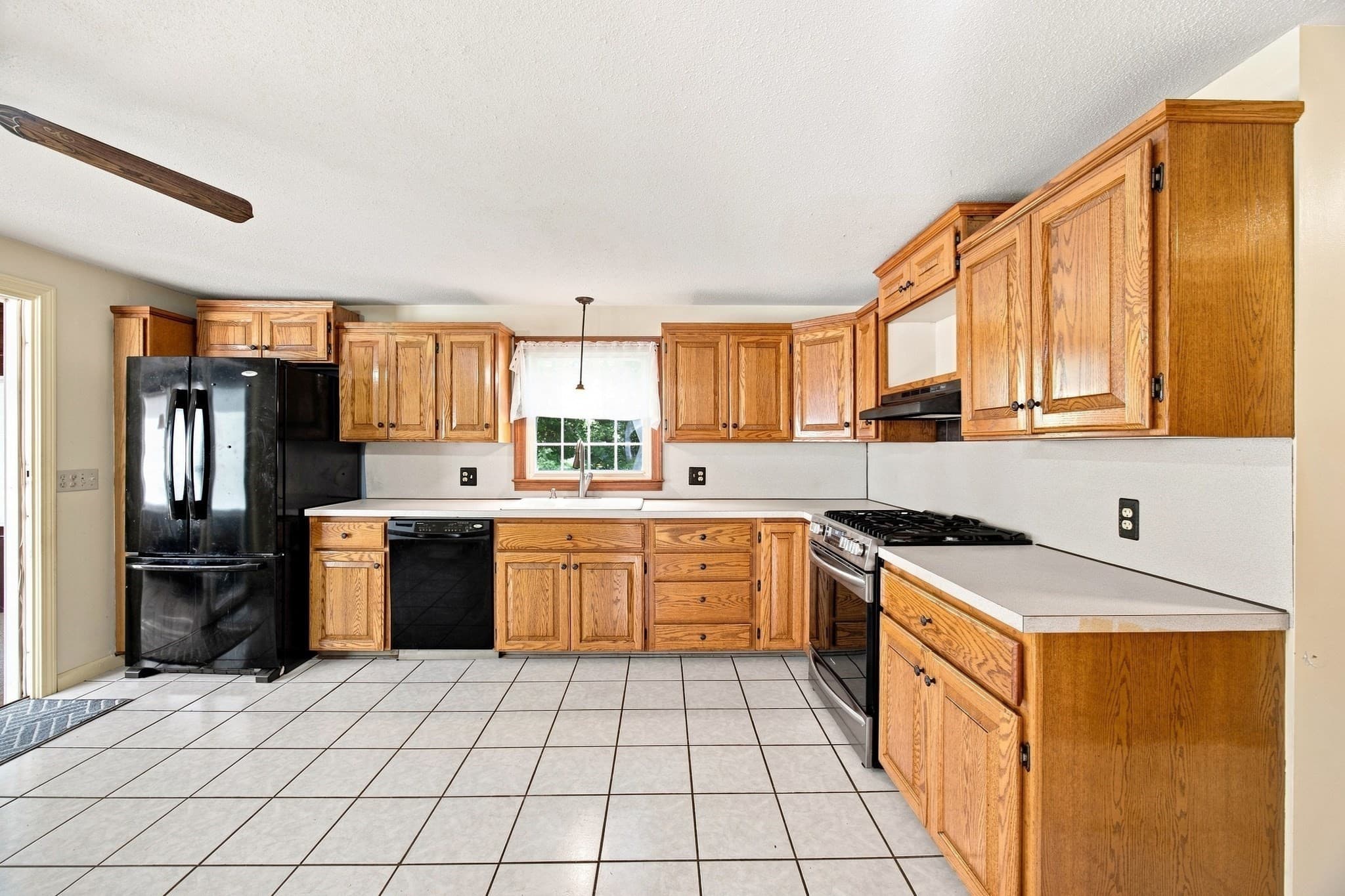 Single Family Residence at 28 River Park Dr, Hampden MA 01036, Hampden, photo 5 of 26