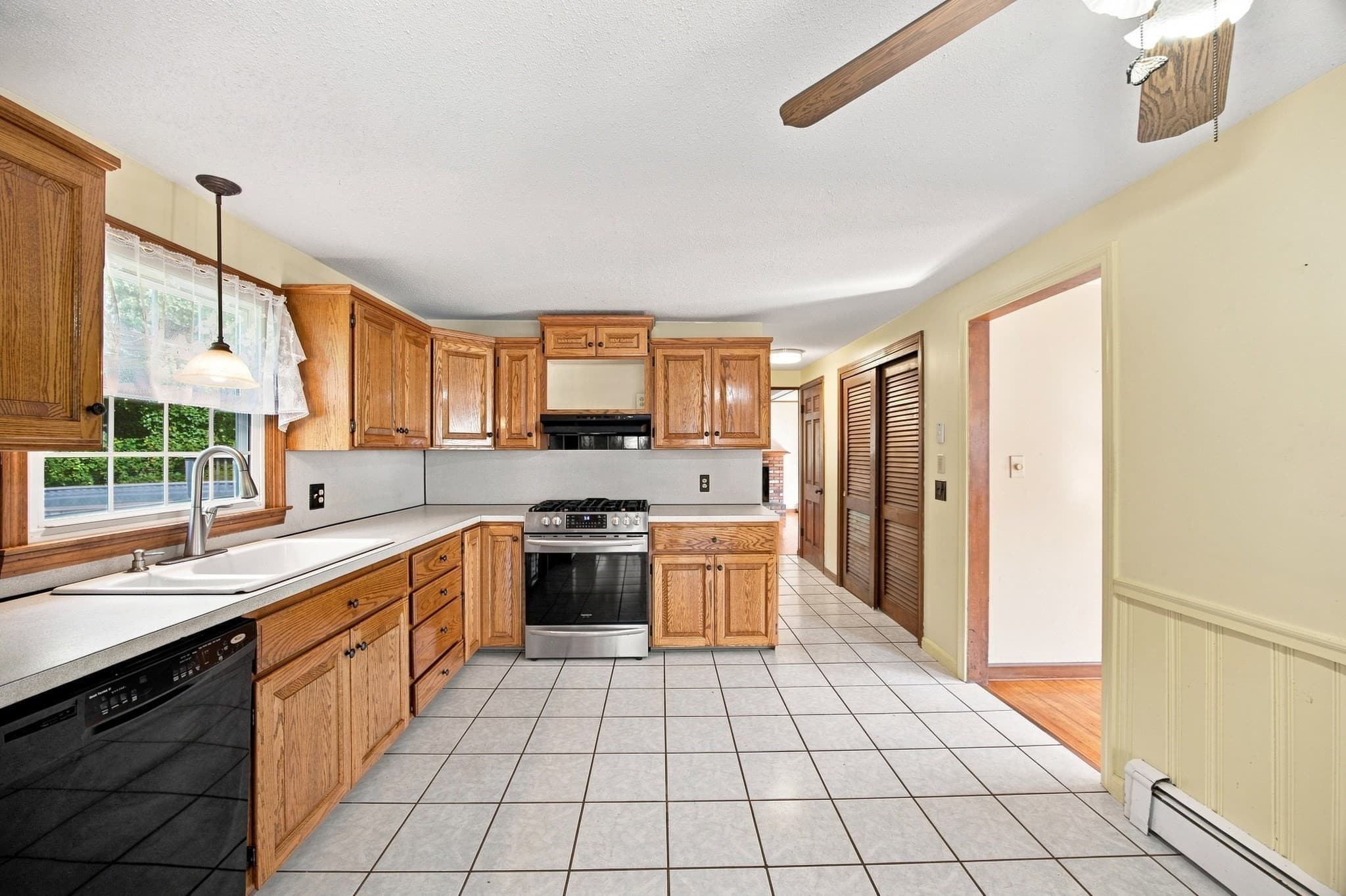 Single Family Residence at 28 River Park Dr, Hampden MA 01036, Hampden, photo 4 of 26
