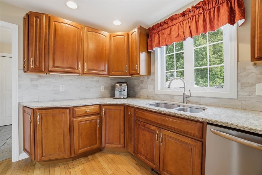 Single Family Residence at 10 Roberts Rd, Dudley MA 01571, Dudley, photo 7 of 35