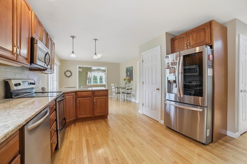 Single Family Residence at 10 Roberts Rd, Dudley MA 01571, Dudley, photo 9 of 35