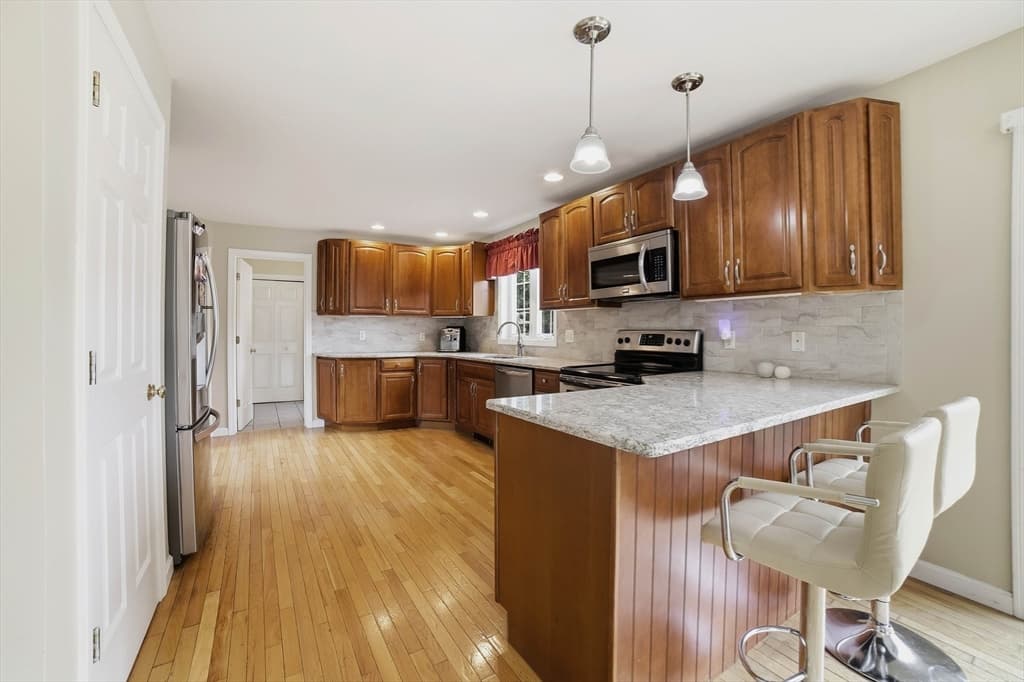 Single Family Residence at 10 Roberts Rd, Dudley MA 01571, Dudley, photo 10 of 35