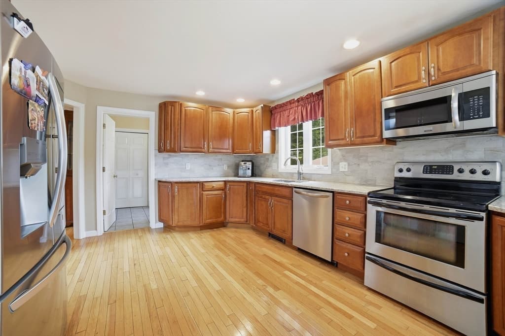 Single Family Residence at 10 Roberts Rd, Dudley MA 01571, Dudley, photo 8 of 35