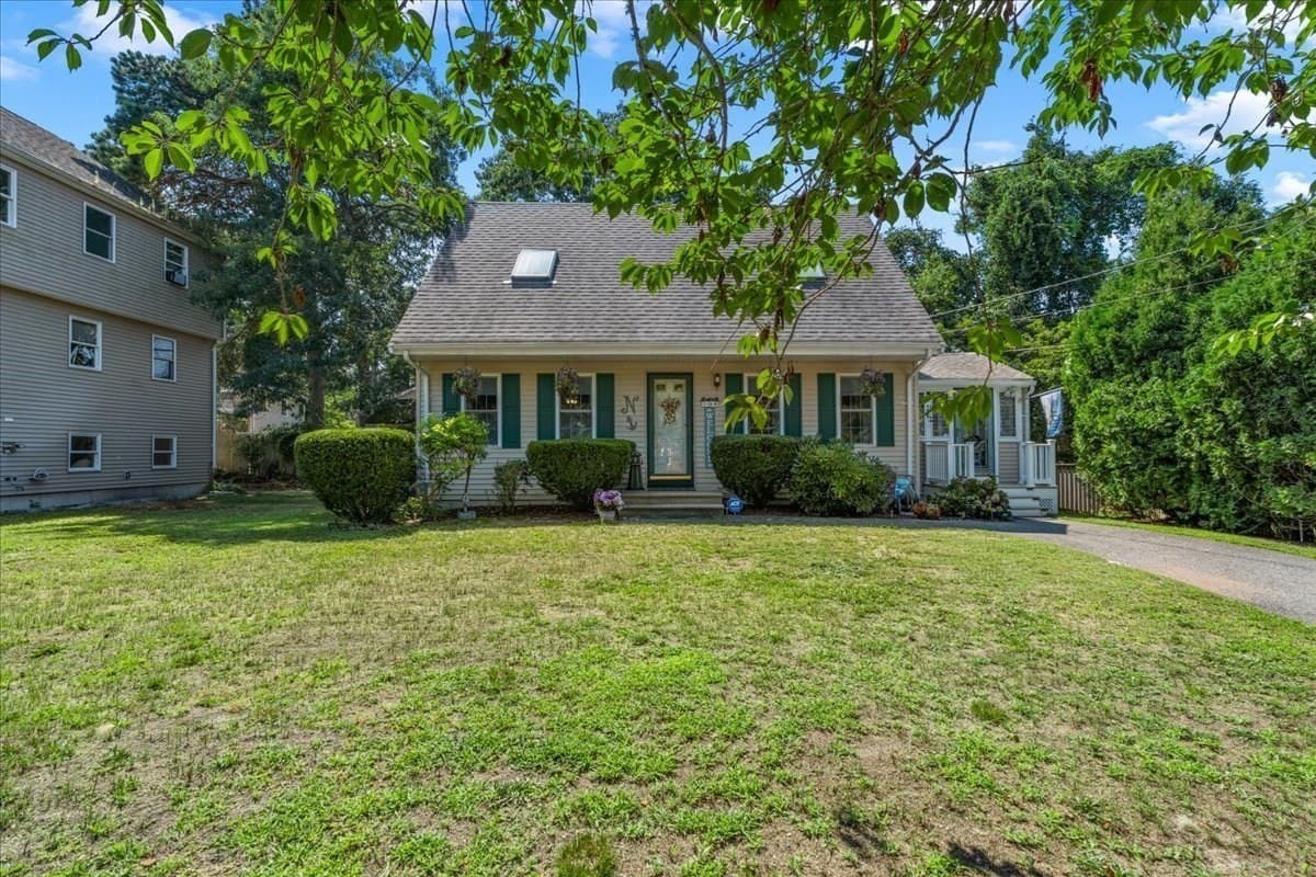 Single Family Residence at 108 Wareham Lake Shore Dr, Wareham MA 02538, Wareham, photo 3 of 42