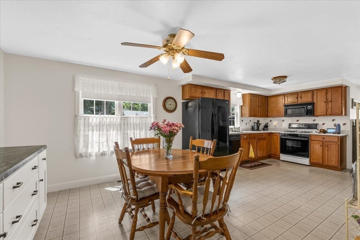 Single Family Residence at 108 Wareham Lake Shore Dr, Wareham MA 02538, Wareham, photo 11 of 42