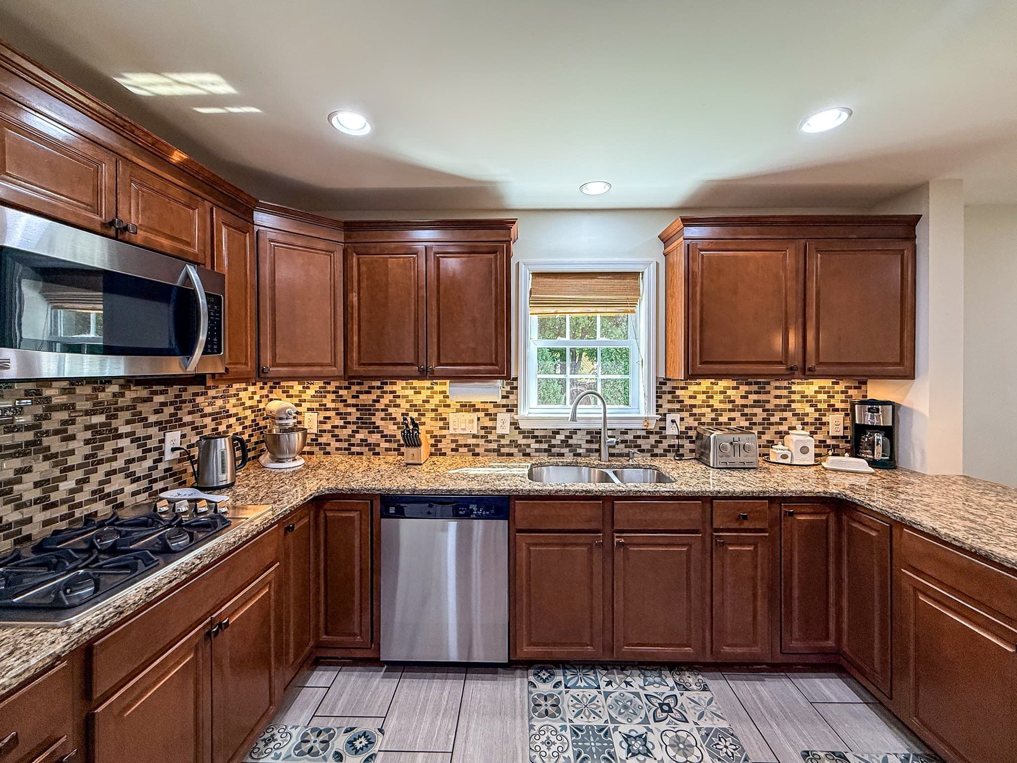 Single Family Residence at 52 Phelps St, Marlborough MA 01752, Marlborough, photo 4 of 42