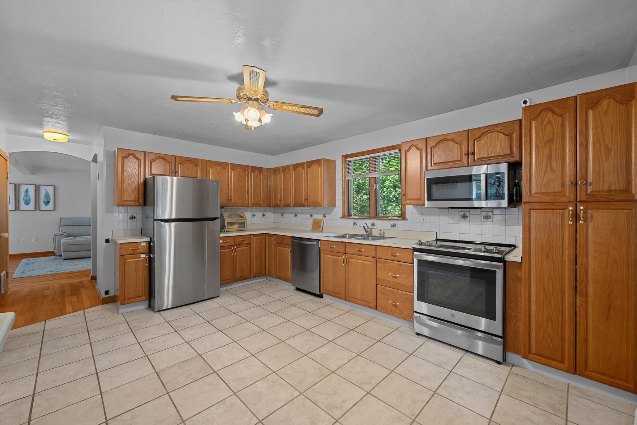Single Family Residence at 1 Shady Ln, Leicester MA 01524, Leicester, photo 11 of 29
