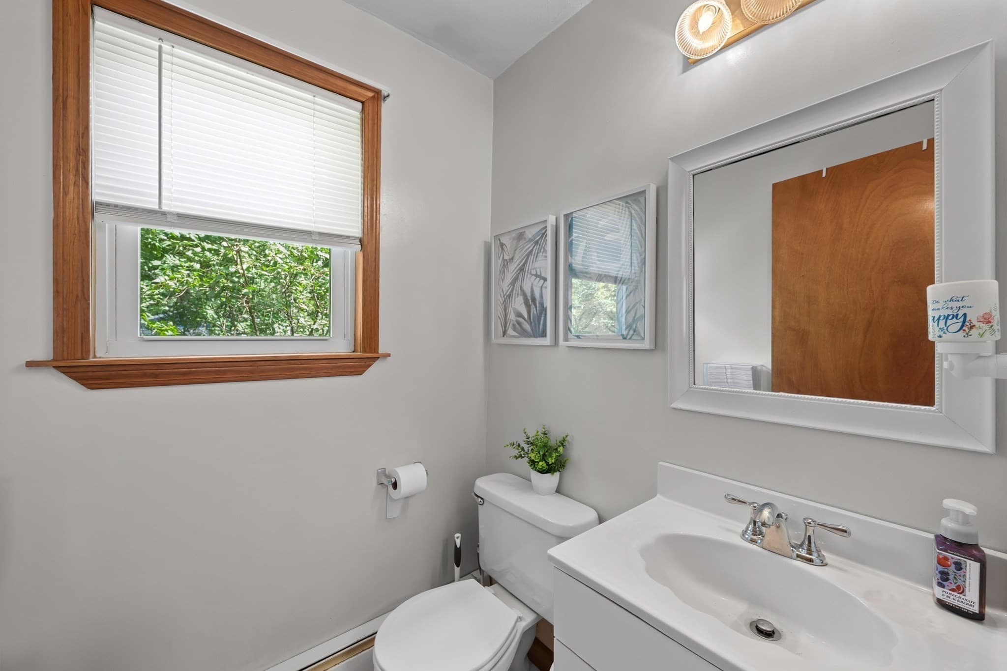 Single Family Residence at 1 Shady Ln, Leicester MA 01524, Leicester, photo 8 of 29