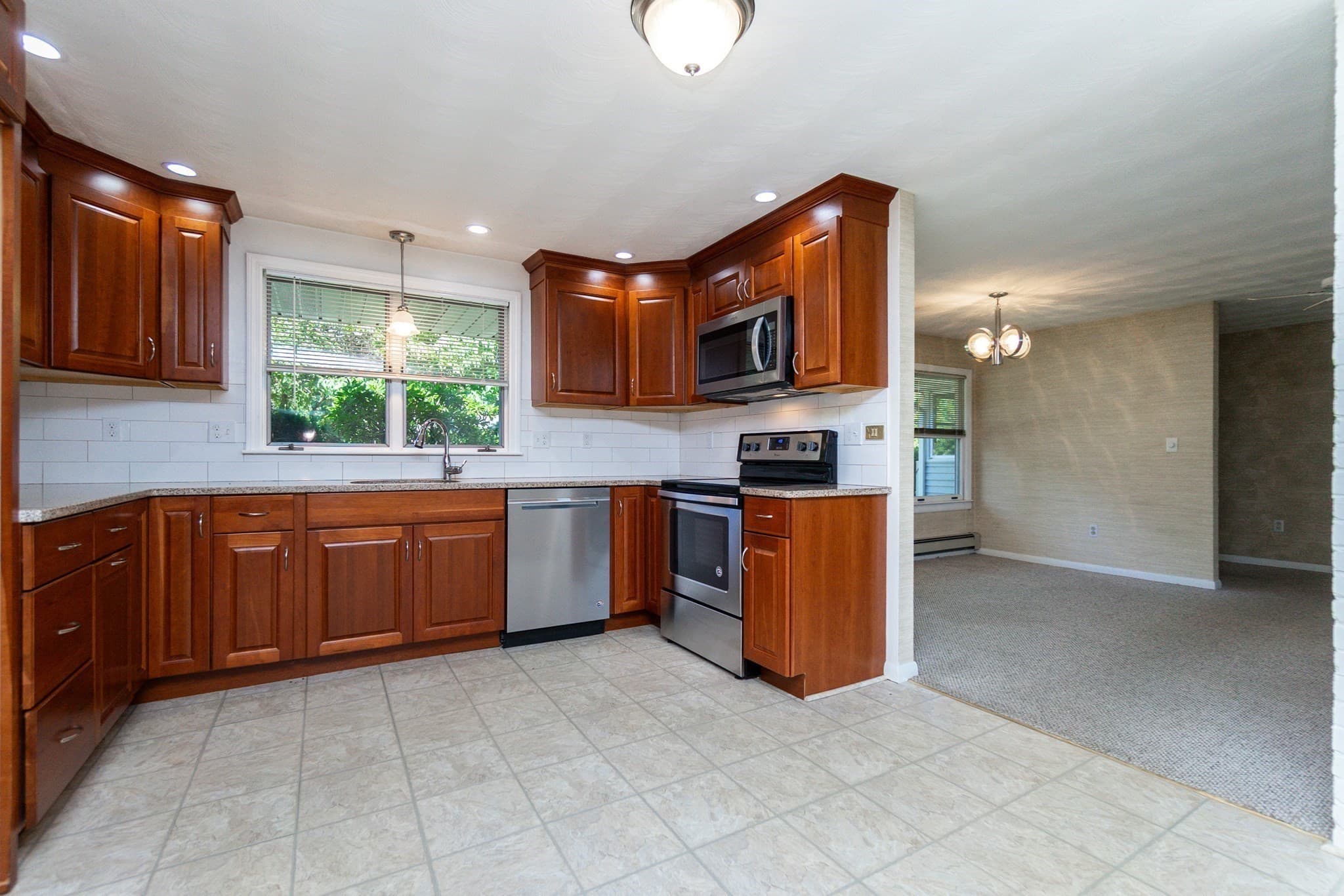 Single Family Residence at 4 Craig Rd, Framingham MA 01701, Framingham, photo 7 of 42