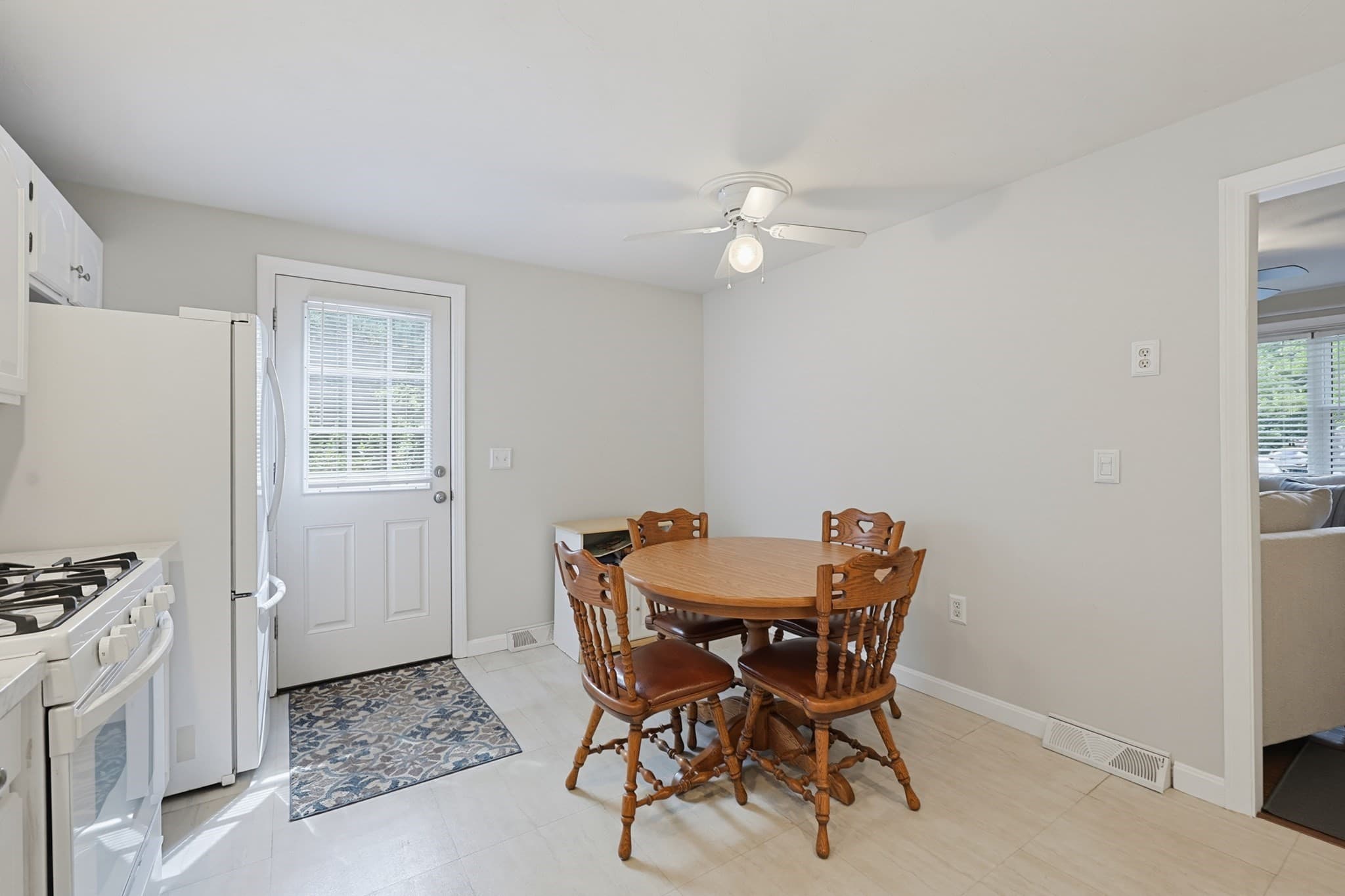 Condominium at 14 Carol Dr # 14, Franklin MA 02038, Franklin, photo 7 of 26