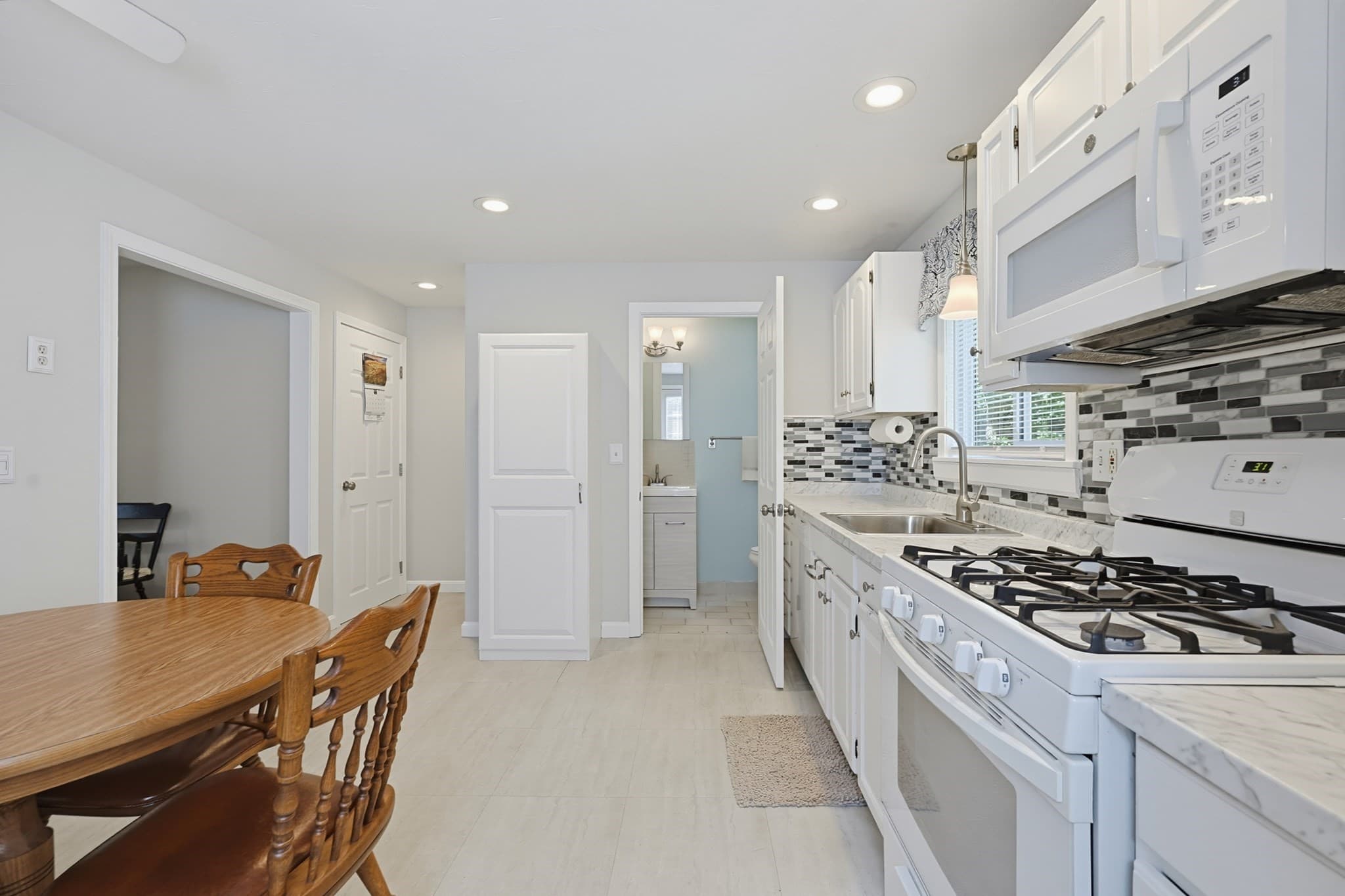 Condominium at 14 Carol Dr # 14, Franklin MA 02038, Franklin, photo 10 of 26