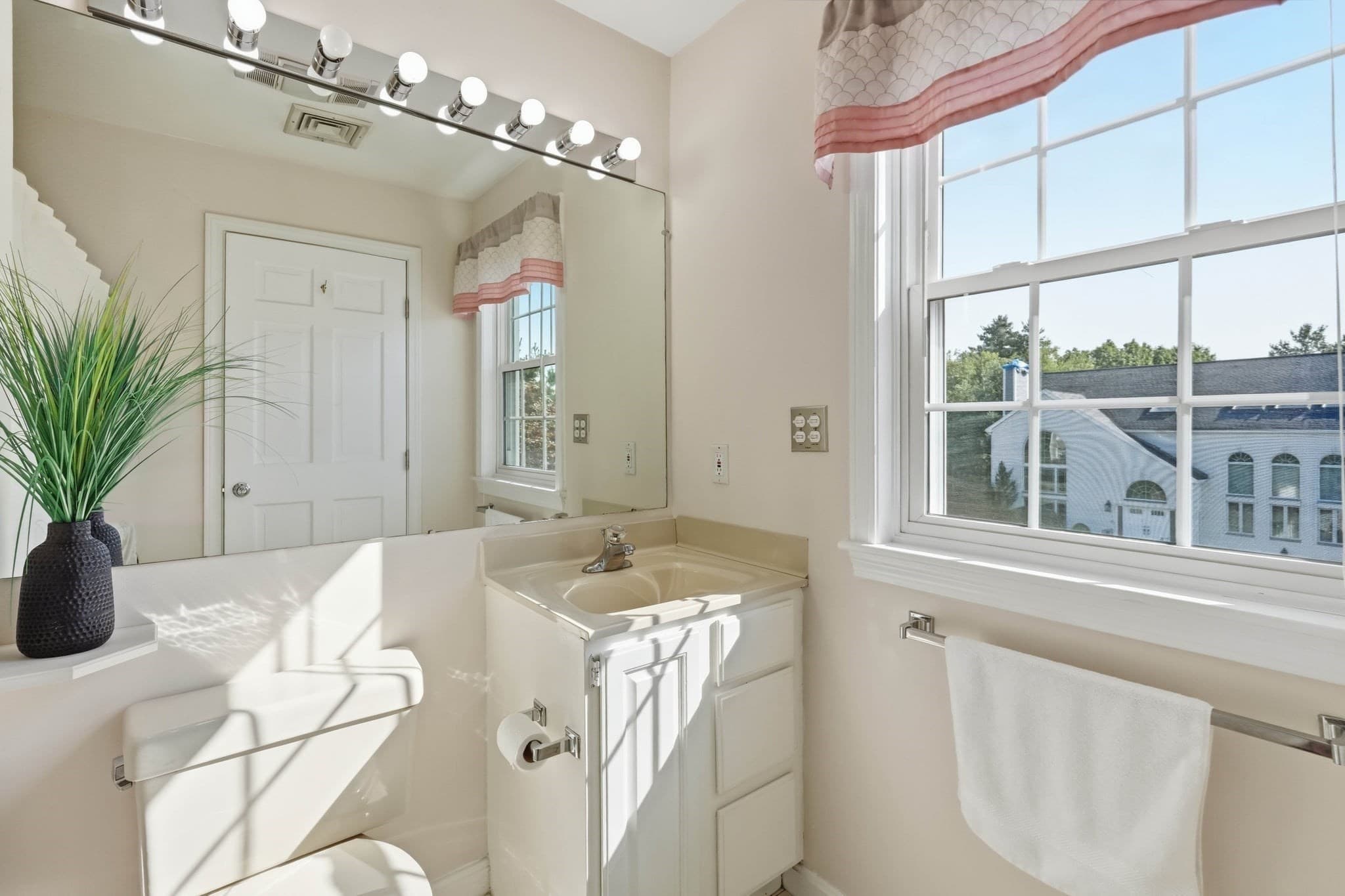 Single Family Residence at 32 Hammersmith, Dr., Saugus MA 01906, Saugus, photo 30 of 42
