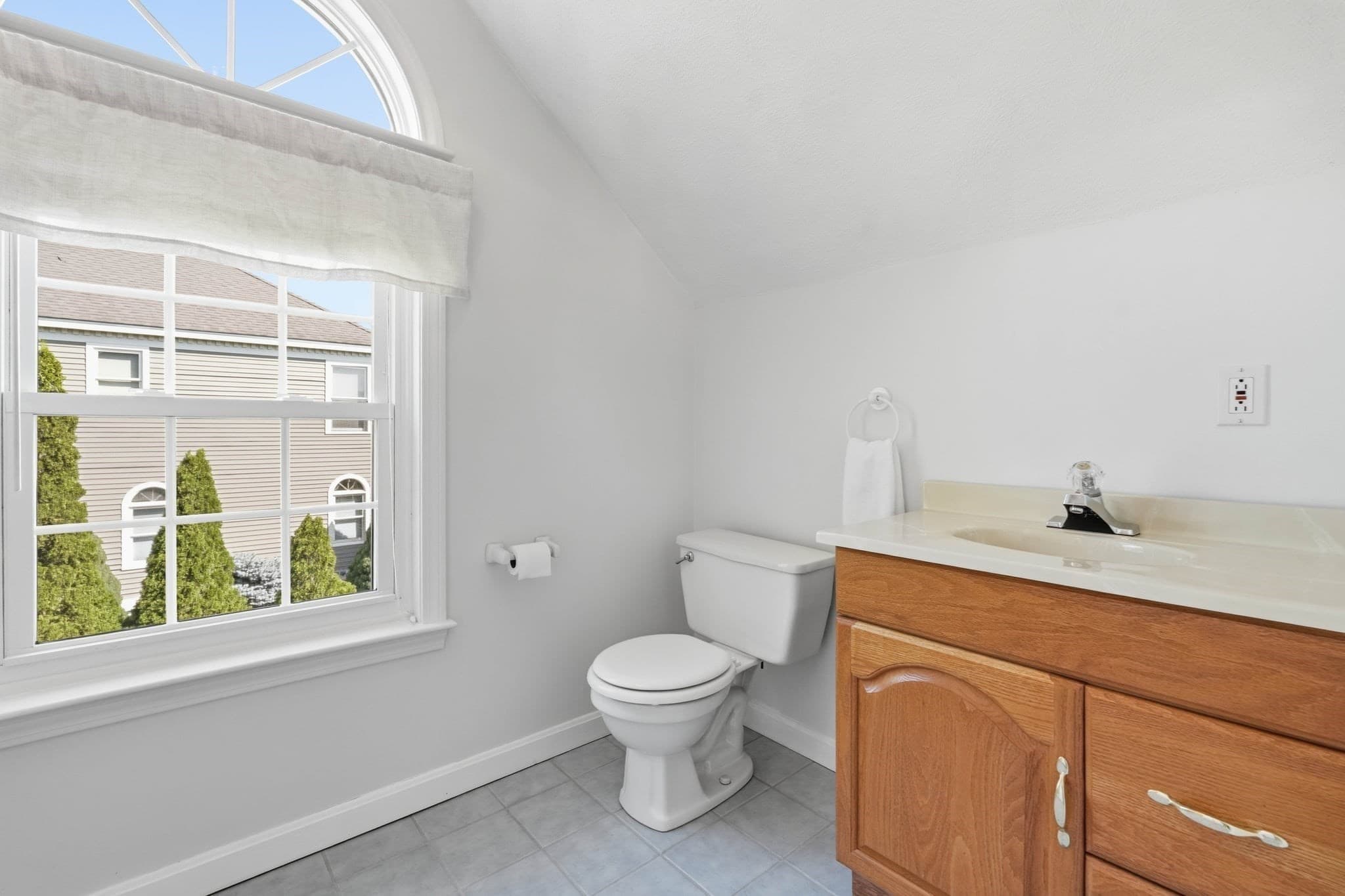 Single Family Residence at 32 Hammersmith, Dr., Saugus MA 01906, Saugus, photo 39 of 42