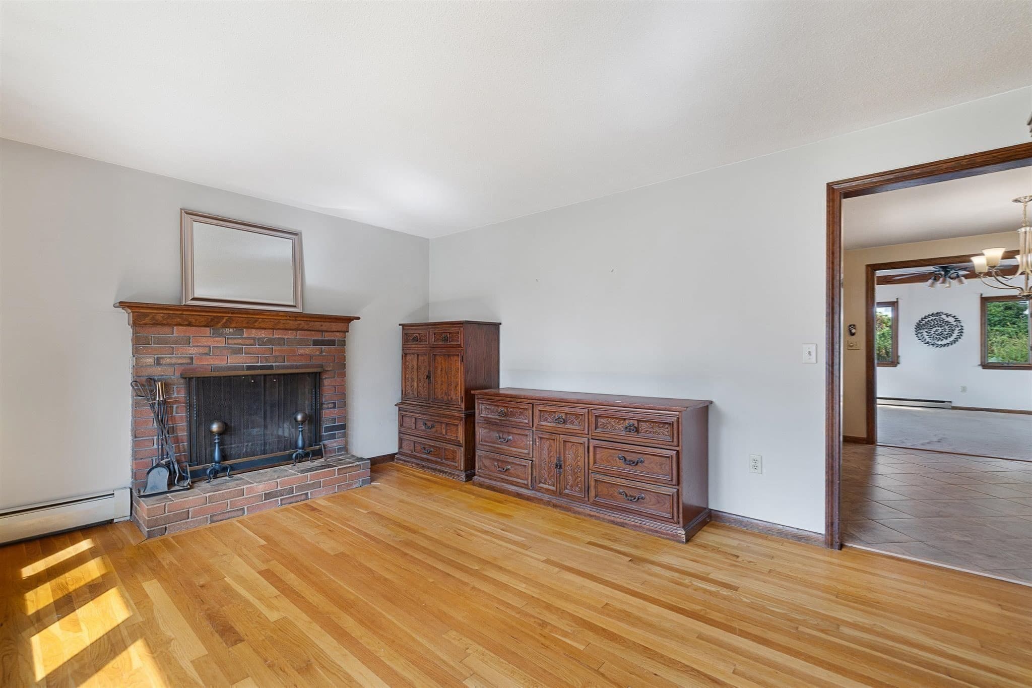 Single Family Residence at 8 Beechwood Dr, Rutland MA 01543, Rutland, photo 9 of 40