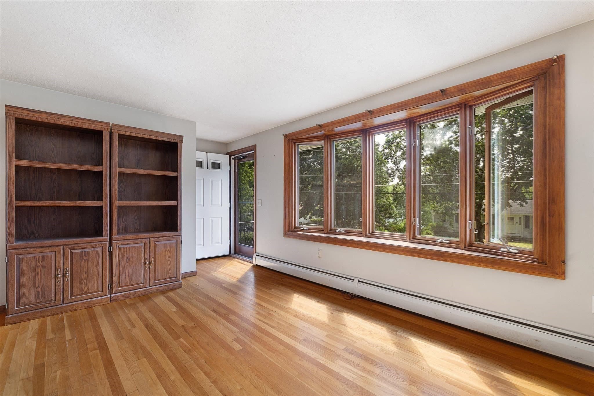 Single Family Residence at 8 Beechwood Dr, Rutland MA 01543, Rutland, photo 8 of 40