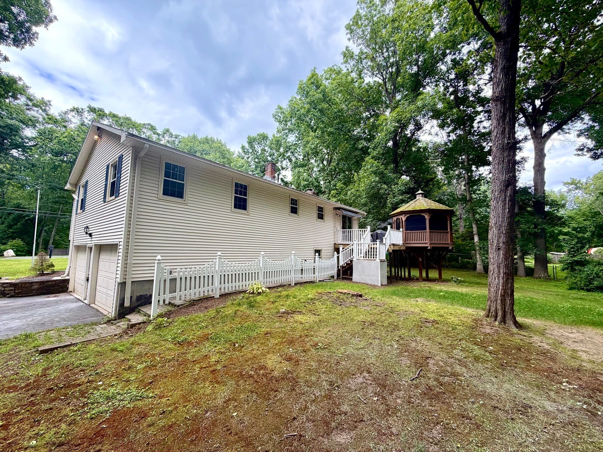 Single Family Residence at 908 Burts Pit Rd, Northampton MA 01062, Northampton, photo 5 of 31