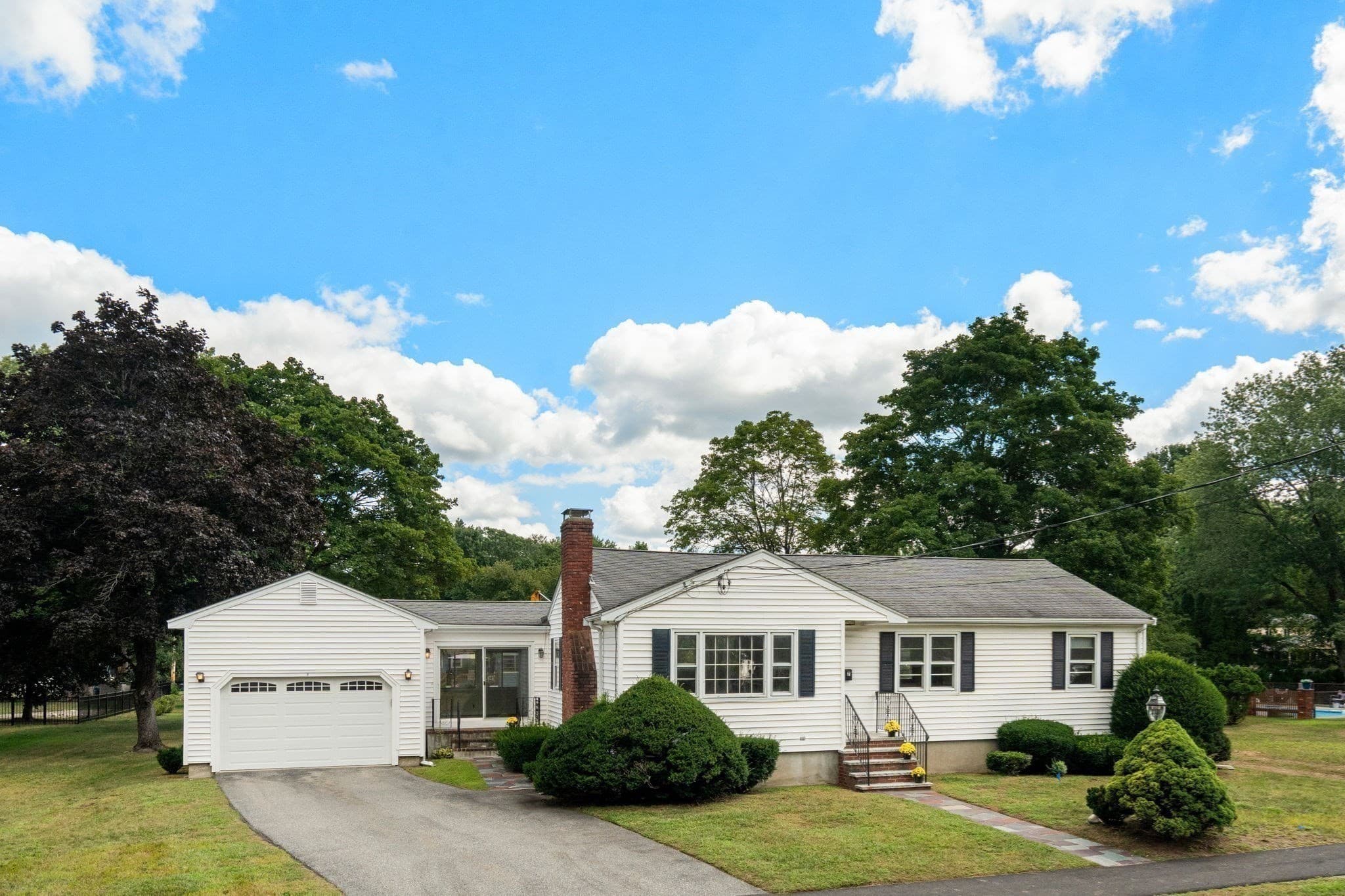 Single Family Residence at 7 Eugley Park West, North Reading MA 01864, North Reading, photo 2 of 24