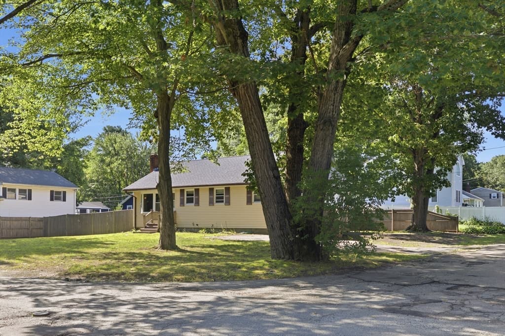 Single Family Residence at 47 W Shore Rd, Holbrook MA 02343, Holbrook, photo 4 of 30
