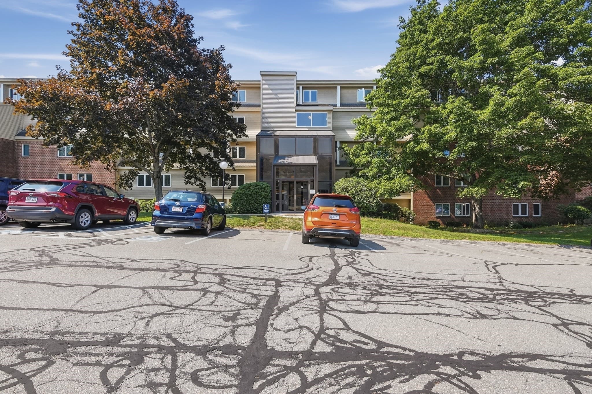 Condominium at 2 Duck Pond Road # 126, Beverly MA 01915, Beverly, photo 4 of 32