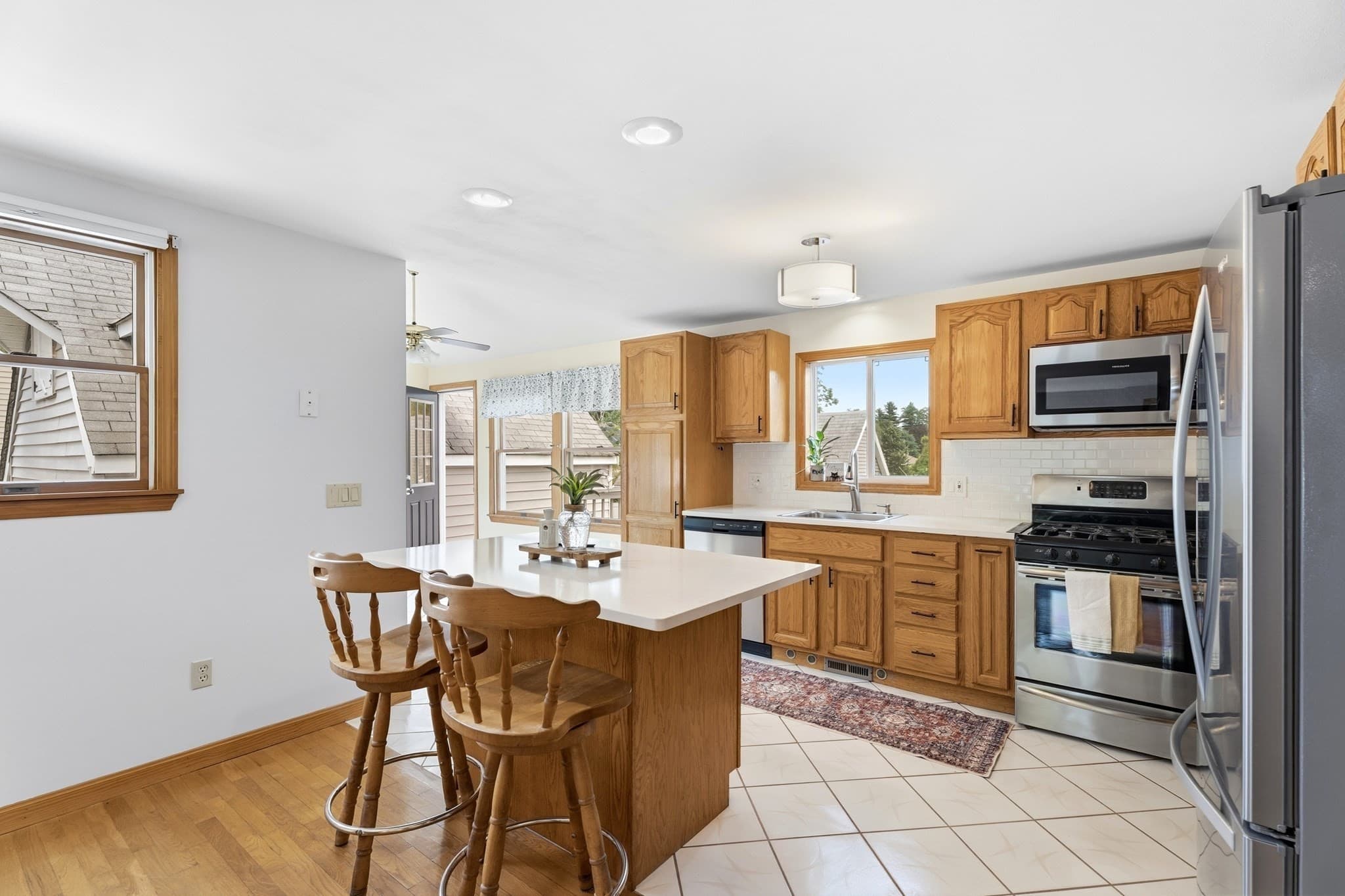 Single Family Residence at 1251 Shawsheen St, Tewksbury MA 01876, photo 6 of 42
