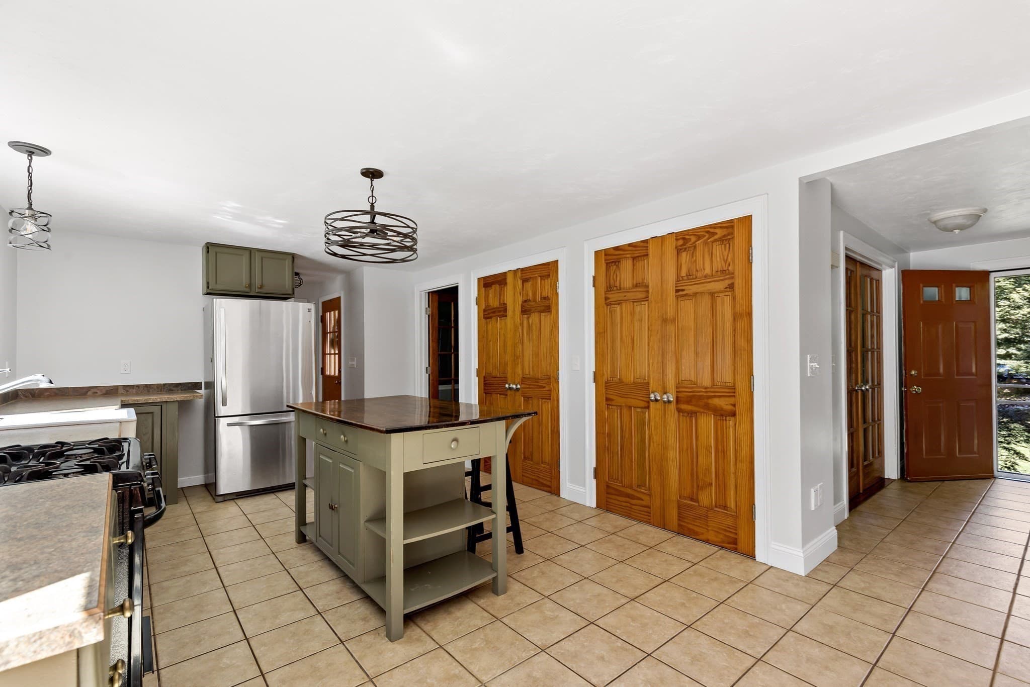 Single Family Residence at 10 Brenrae Dr, Middleboro MA 02346, Middleboro, photo 13 of 30
