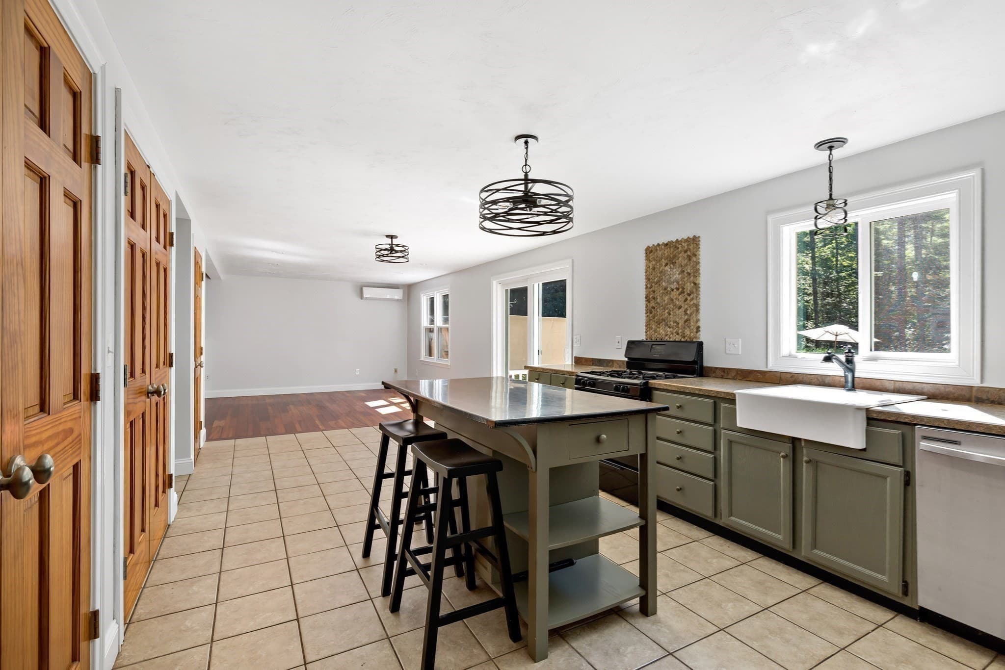 Single Family Residence at 10 Brenrae Dr, Middleboro MA 02346, Middleboro, photo 11 of 30