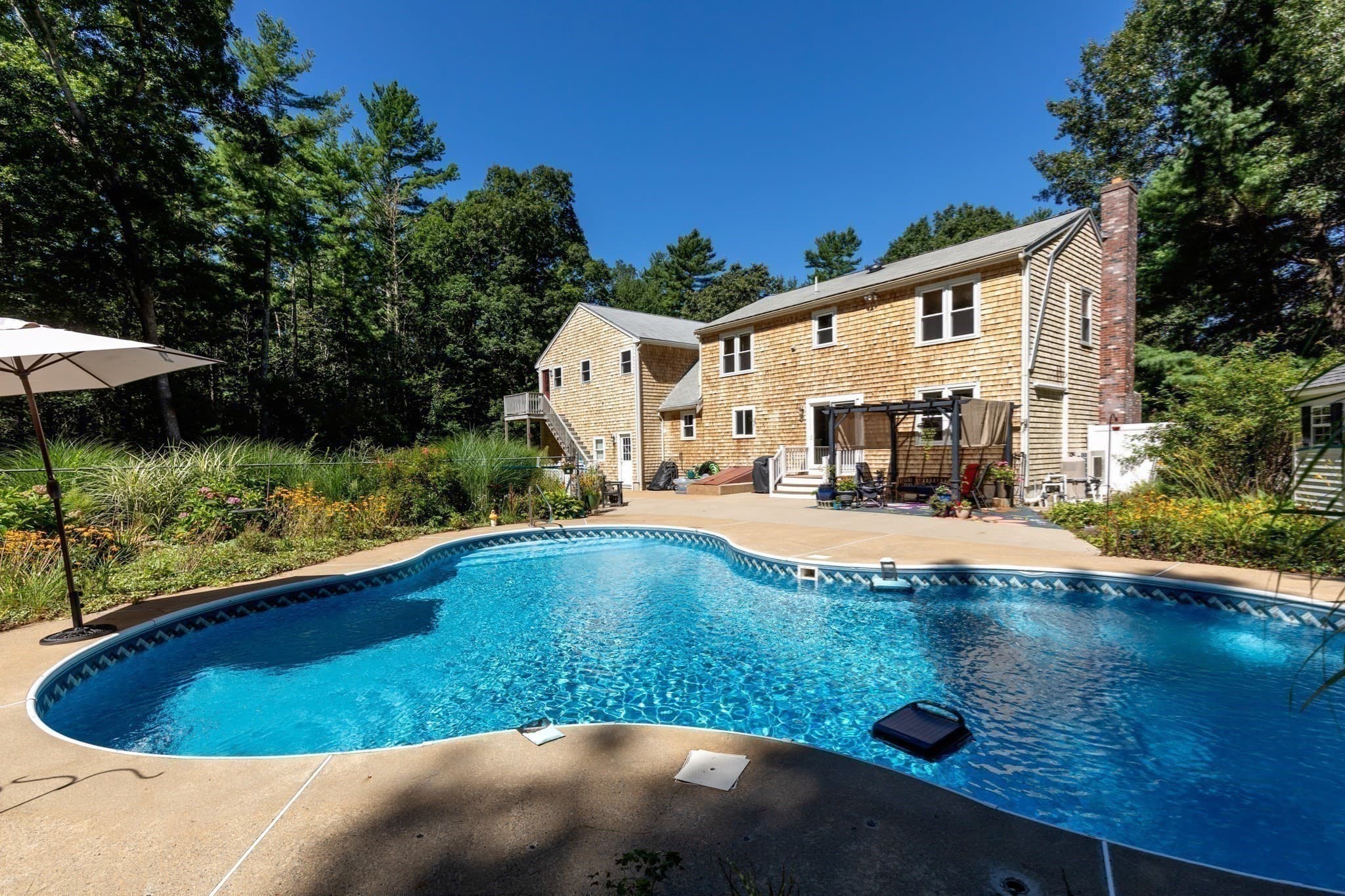 Single Family Residence at 10 Brenrae Dr, Middleboro MA 02346, Middleboro, photo 4 of 30