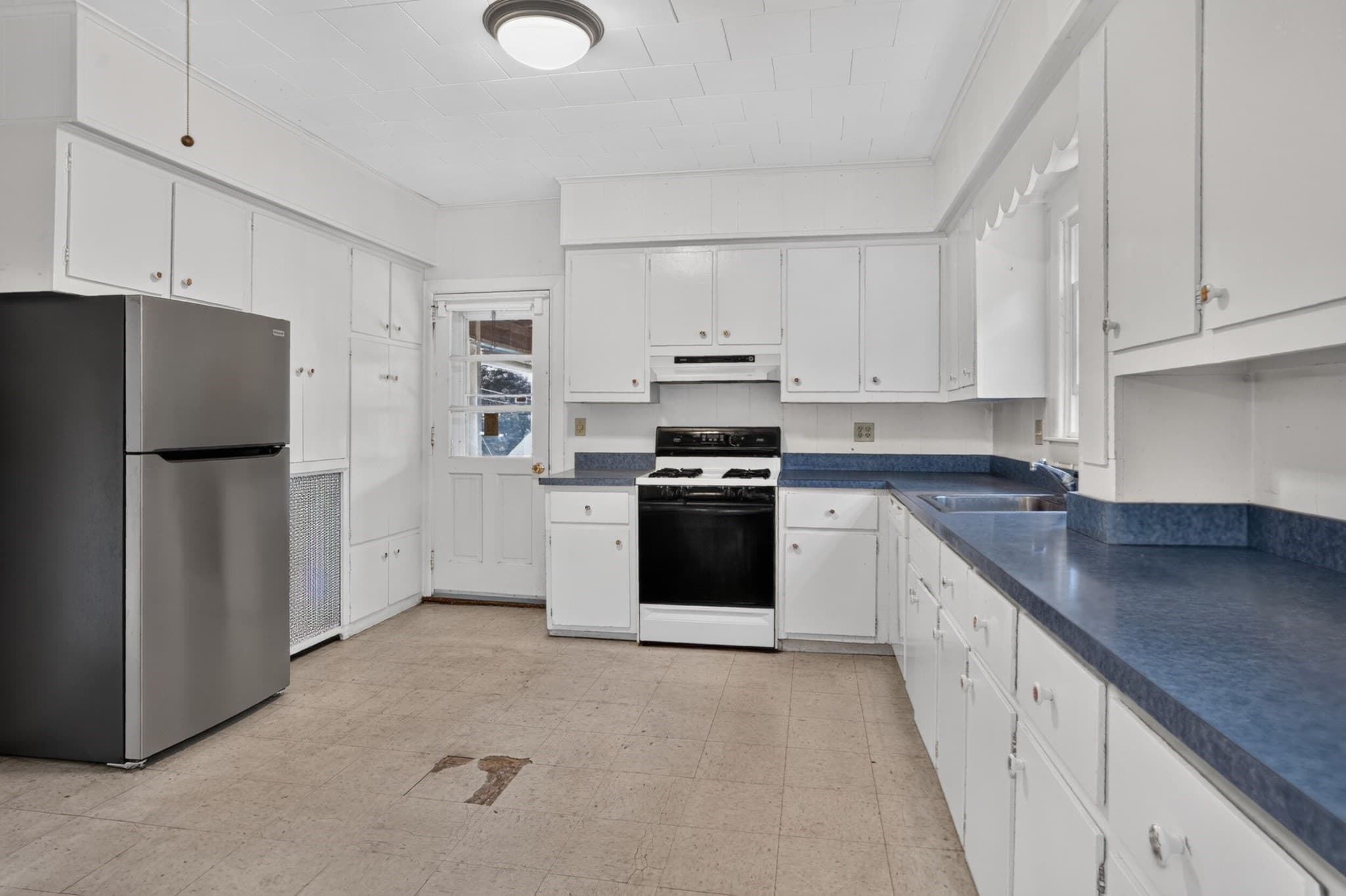 Single Family Residence at 120 Edinboro Street, Marlborough MA 01752, Marlborough, photo 5 of 22