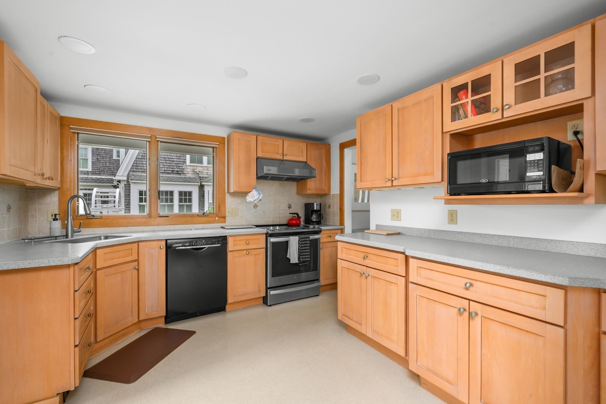 Single Family Residence at 12 Wyndemere Bluffs Rd, Harwich MA 02646, Harwich, photo 13 of 35