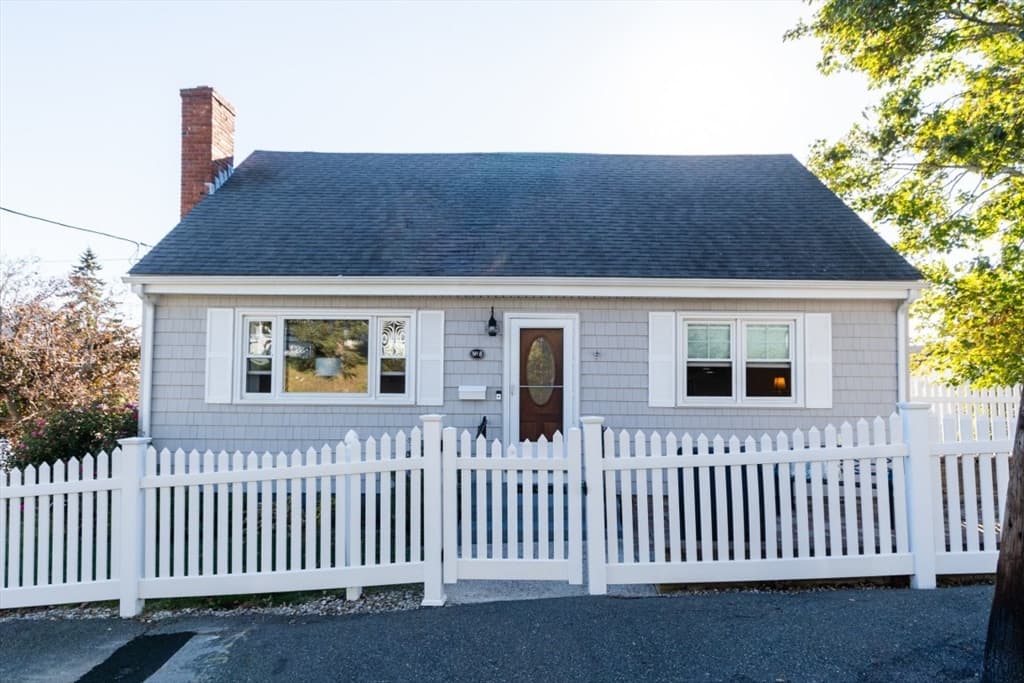 8 Siren St, Winthrop MA 02152