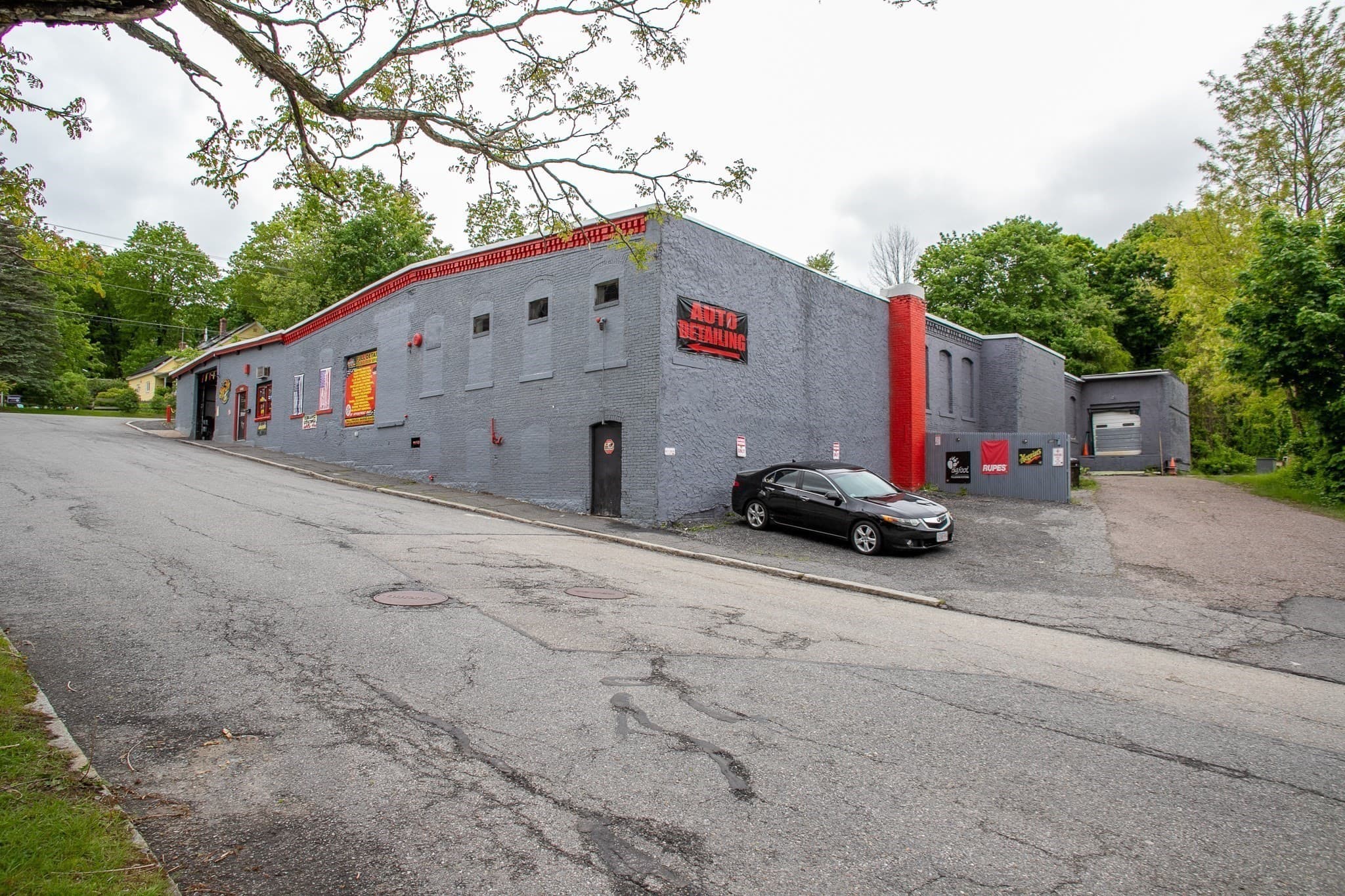 17 Simonds Rd, Fitchburg MA 01420
