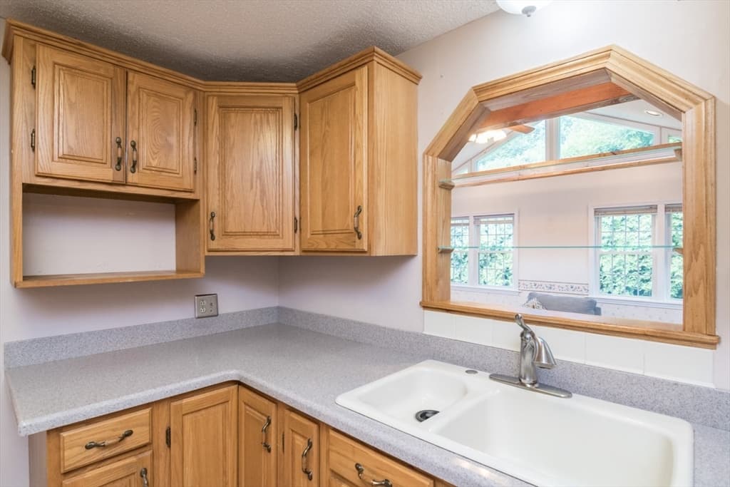 Single Family Residence at 98 Circle Dr, West Springfield MA 01089, West Springfield, photo 12 of 42