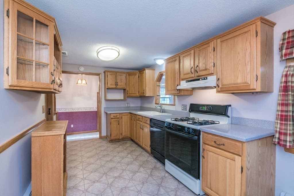 Single Family Residence at 98 Circle Dr, West Springfield MA 01089, West Springfield, photo 11 of 42